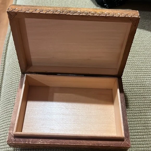 Small jewelry box or trinket box - Picture 4 of 4